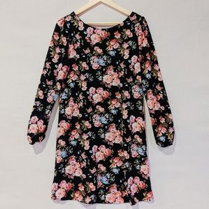 Cute long sleeve floral dress!